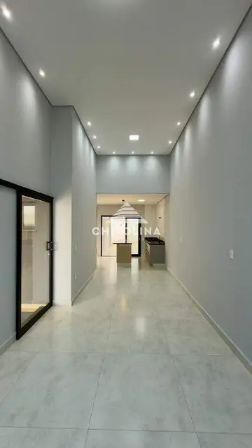 Casa à Venda com 3 Quartos no Condomínio Lago dos Ipês, em Itapetininga - SP.