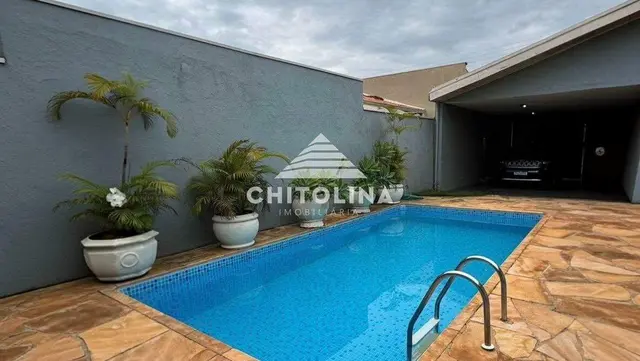 Casa no Centro com piscina e área gourmet — R$ 680.000