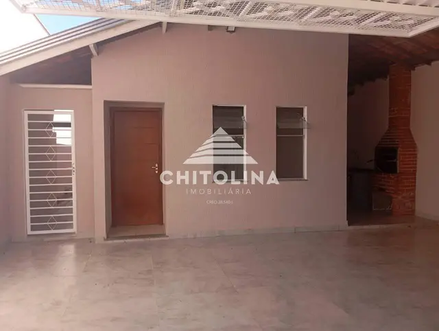 Casa à venda no Cambuí com 2 dormitórios e área gourmet — R$ 320 mil