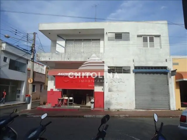 Casa à venda no Centro, Itapetininga: 3 quartos e salões comerciais