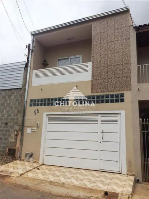 Sobrado à venda na Vila Santana, Itapetininga: 4 quartos (3 suítes)