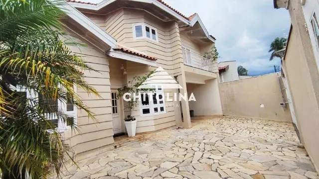 Sobrado à venda na Vila Vendramini, Itapetininga: 4 quartos (1 suíte)