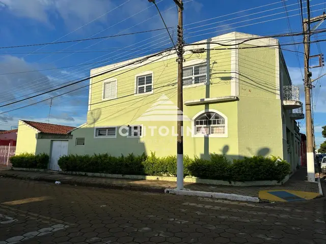 Sobrado à venda no Centro, Itapetininga: 4 quartos e ponto comercial