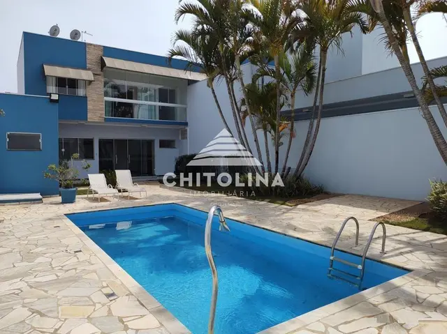 Sobrado à venda na Vila Barth, Itapetininga: 4 quartos (4 suítes)